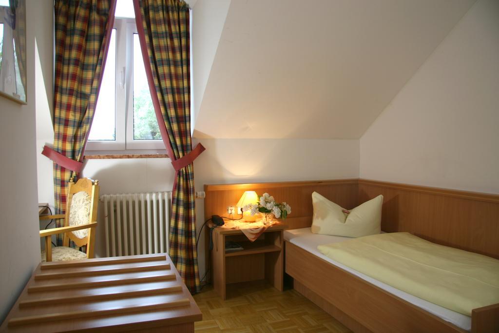 Hotel-Gasthof Eberherr Forstinning Room photo